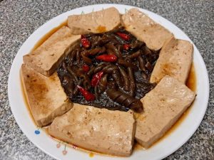 海茸燉豆腐起鍋擺盤