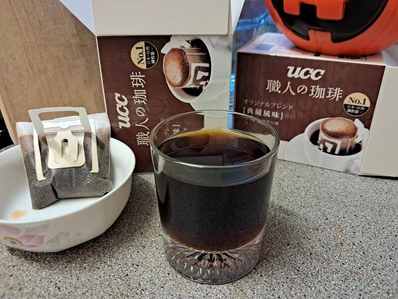 準備享用UCC典藏風味濾掛式咖啡