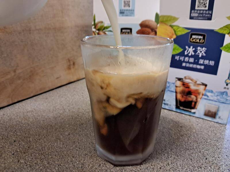 雀巢金牌冰萃濾袋咖啡加入鮮奶